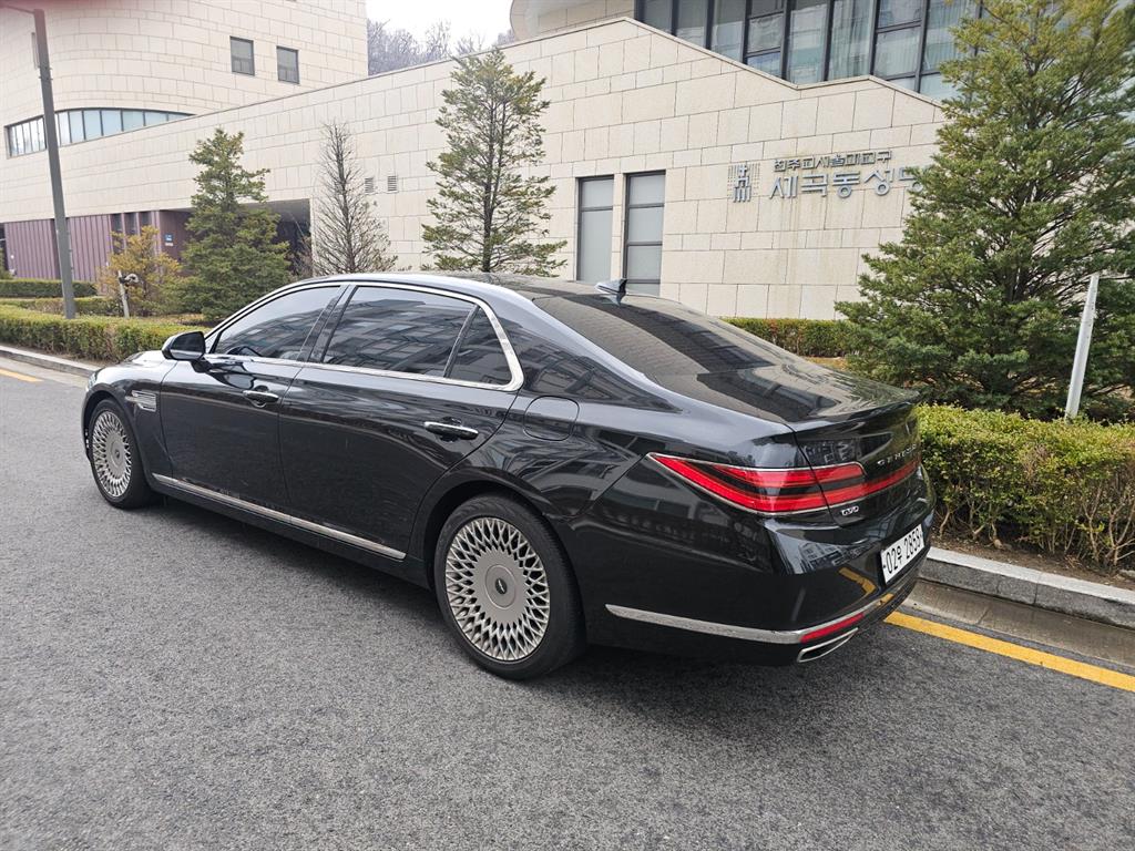Genesis G90 - Vista 3