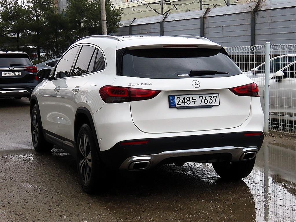 Mercedes Benz GLA Class - Vista 3