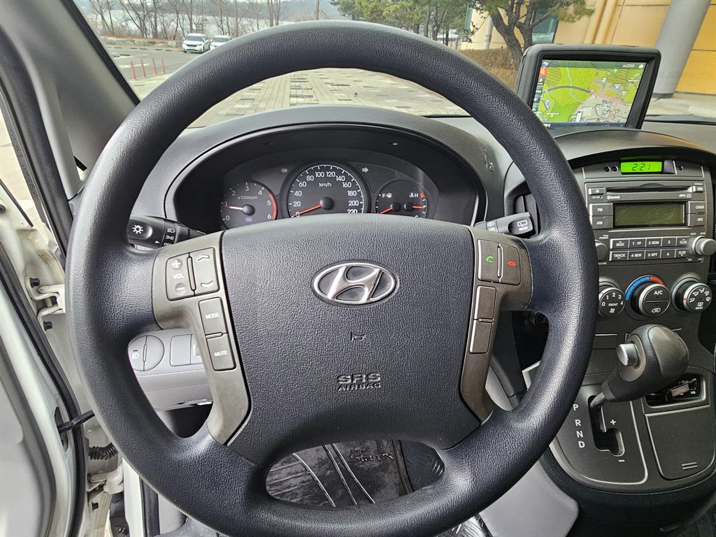 HYUNDAI Starex - Vista 12