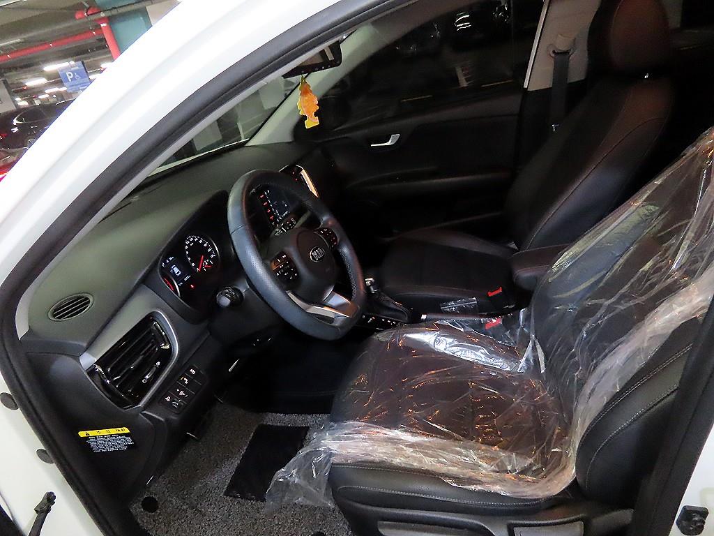 KIA Stonic - Vista 6