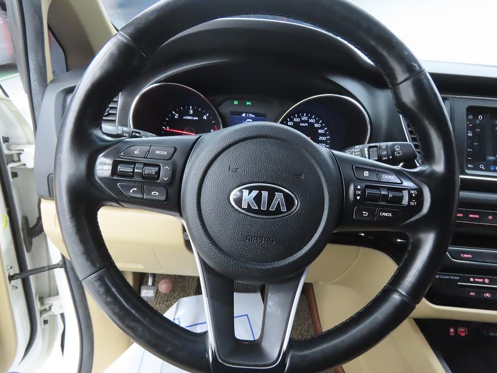 KIA Carnival - Vista 8