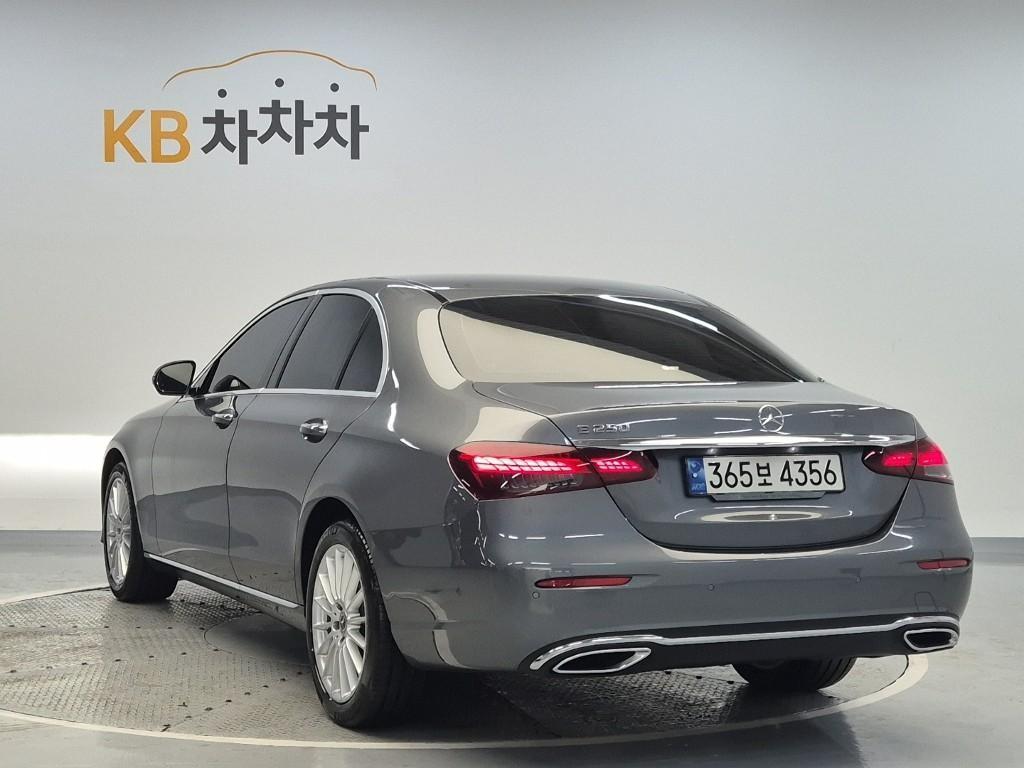 Mercedes Benz E class - Vista 4