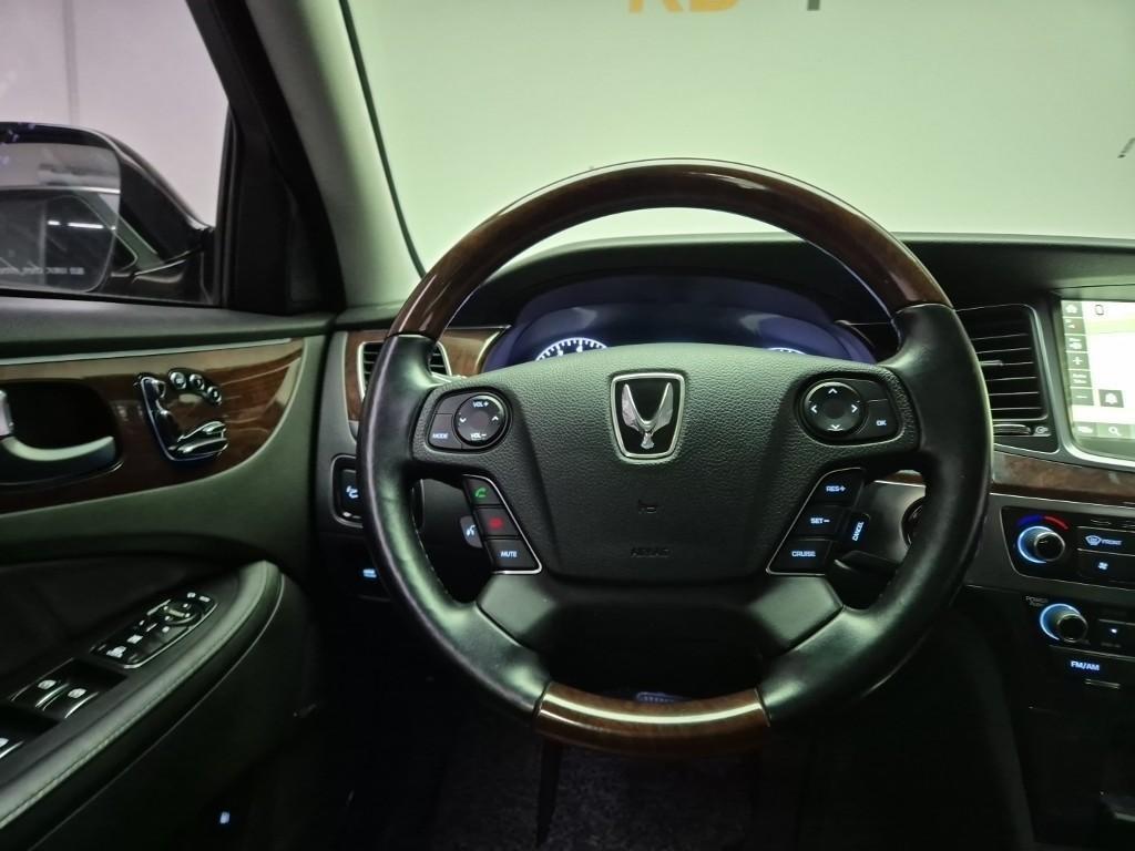 HYUNDAI Equus - Vista 9