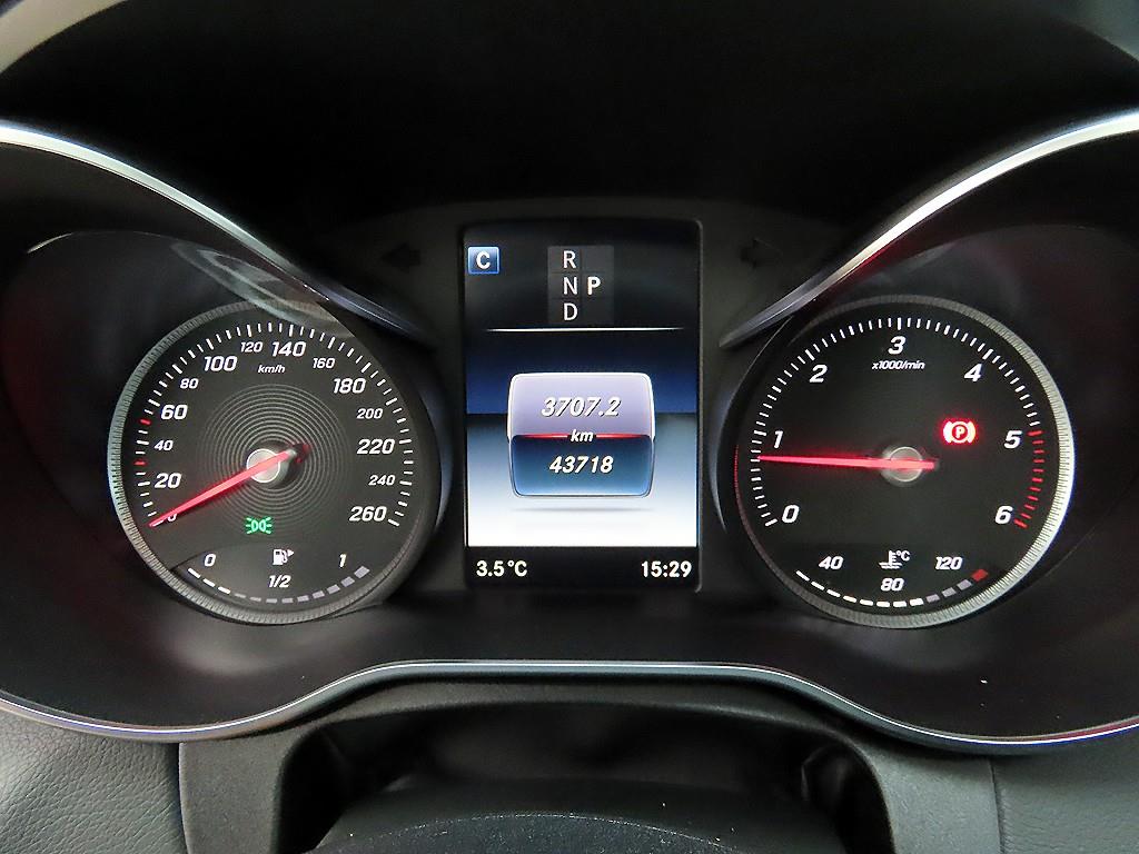 Mercedes Benz C Class - Vista 9