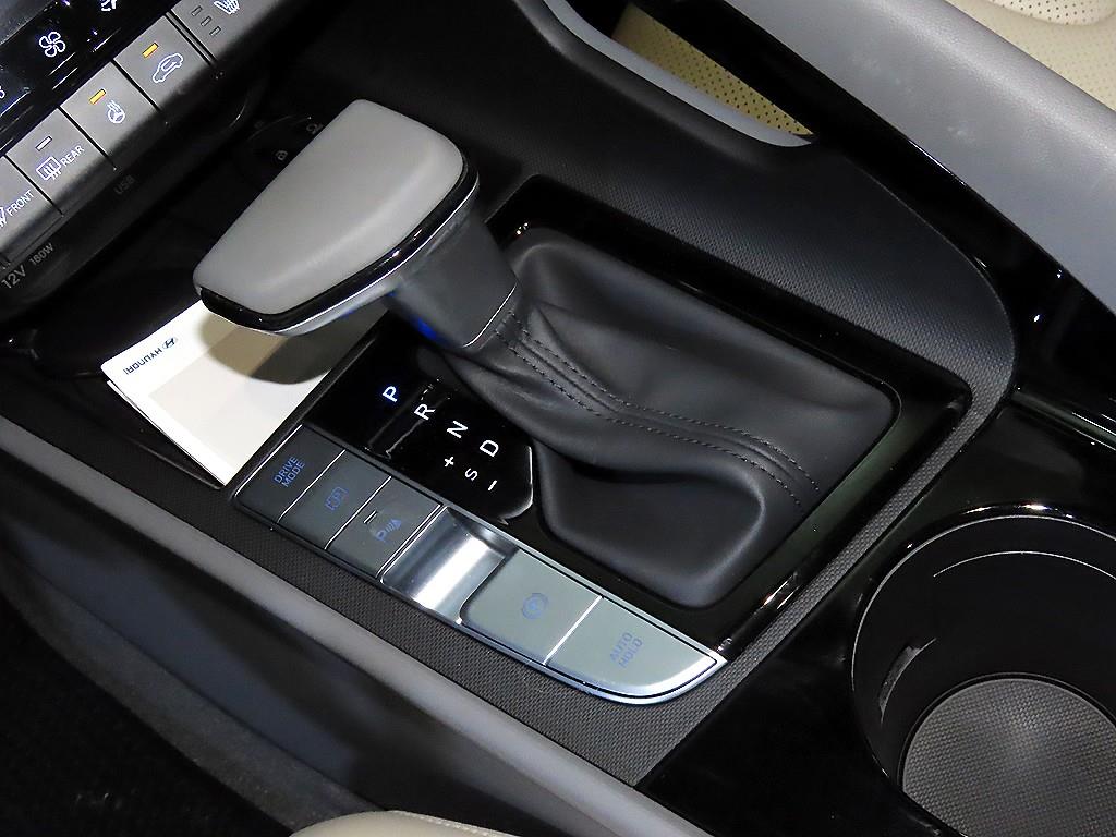 HYUNDAI Avante - Vista 12