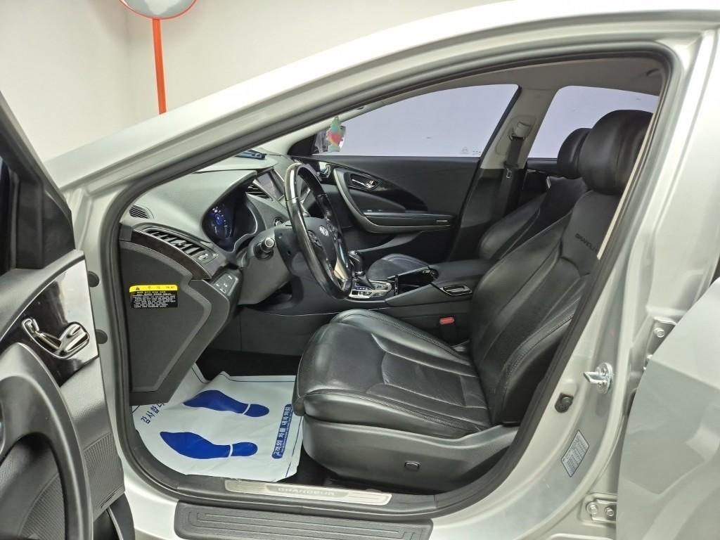 HYUNDAI Grandeur - Vista 11