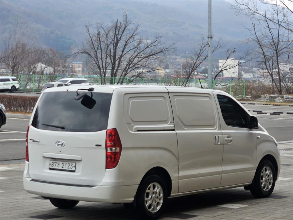 HYUNDAI Starex - Vista 4
