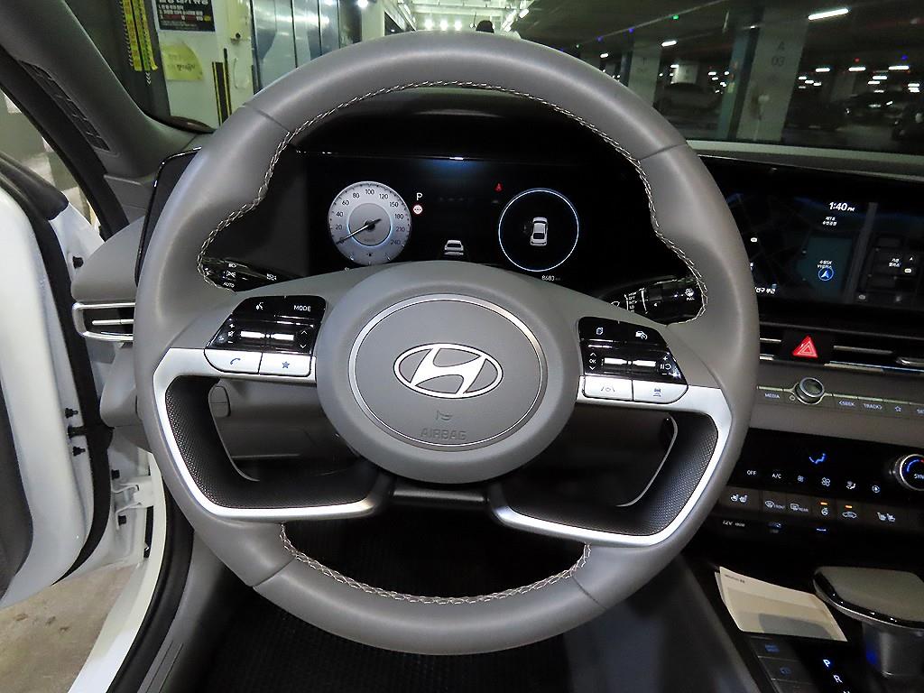 HYUNDAI Avante - Vista 8