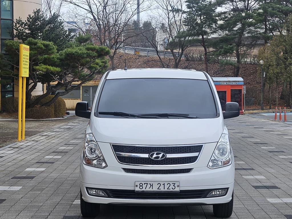 HYUNDAI Starex - Vista 2