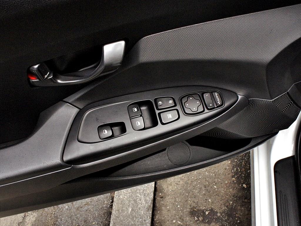 HYUNDAI Veloster 2018 Blanco - Importación desde Corea - HF Imports Iquique - Foto 13