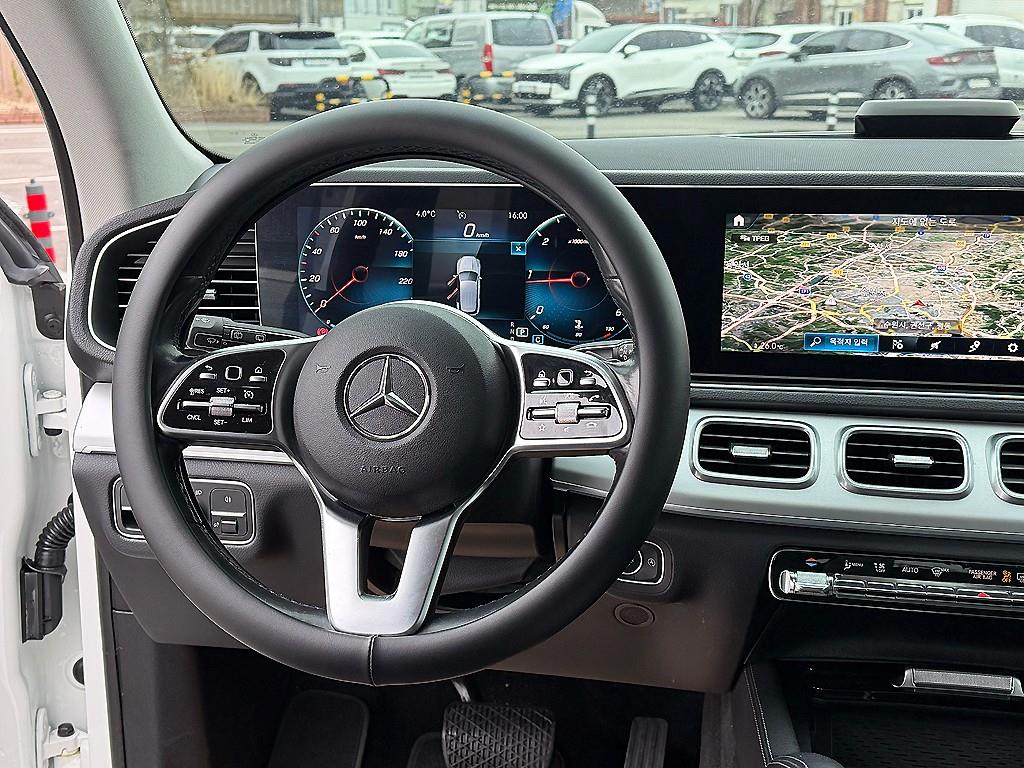 Mercedes Benz GLE Class - Vista 8
