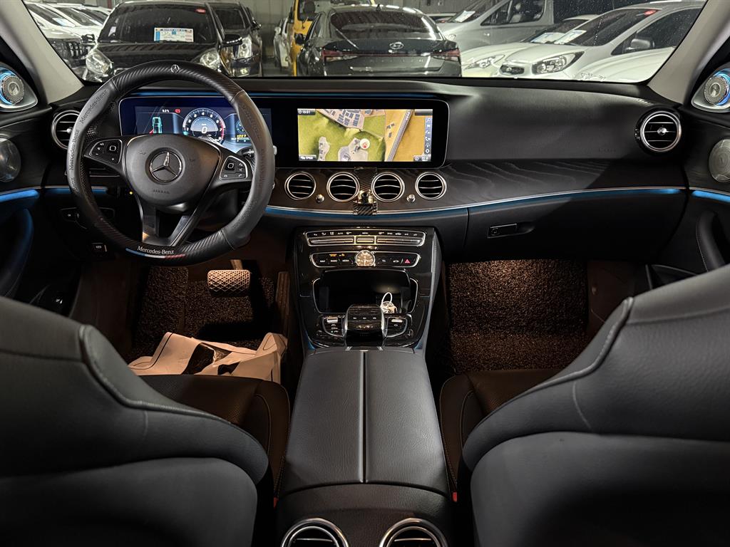 Mercedes Benz E class - Vista 9