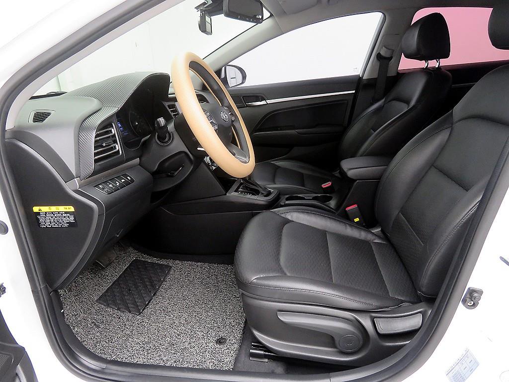 HYUNDAI Avante - Vista 6