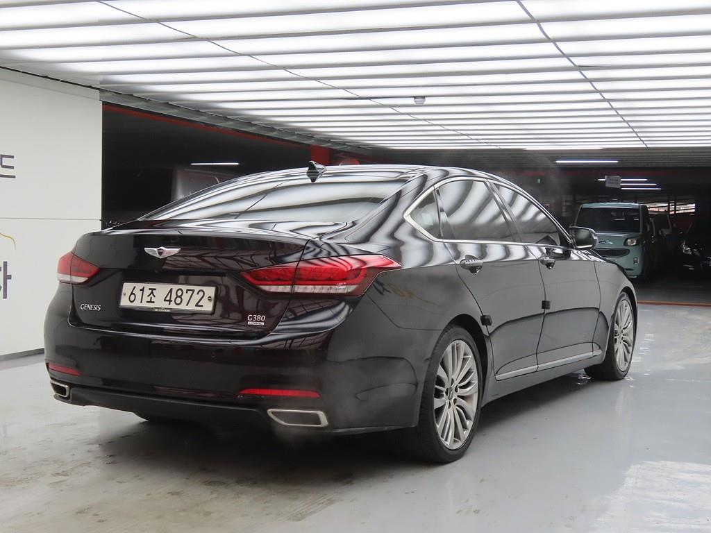 HYUNDAI Genesis - Vista 4