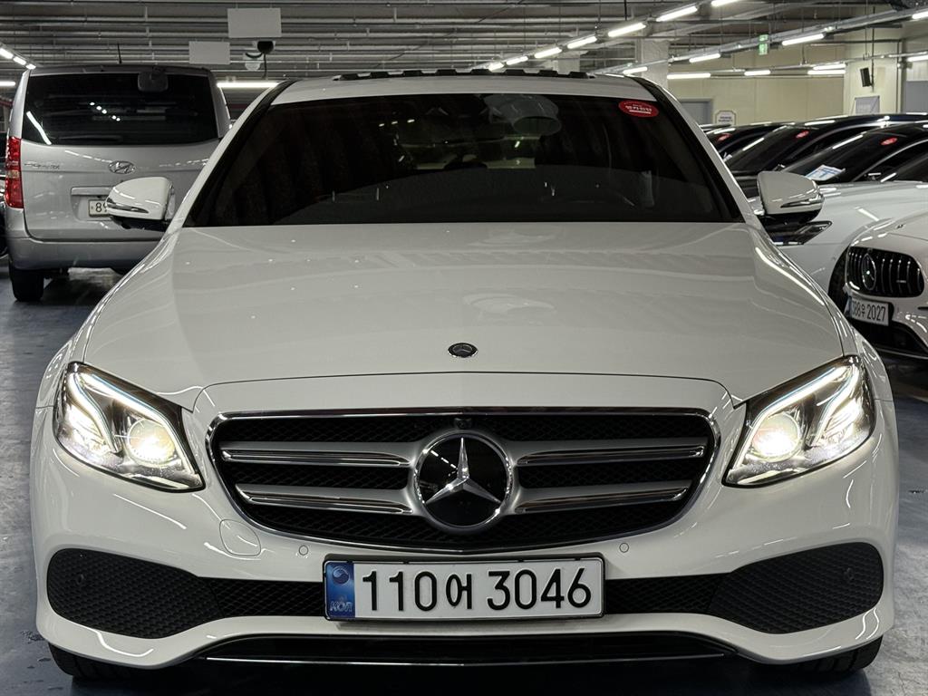 Mercedes Benz E class - Vista 2