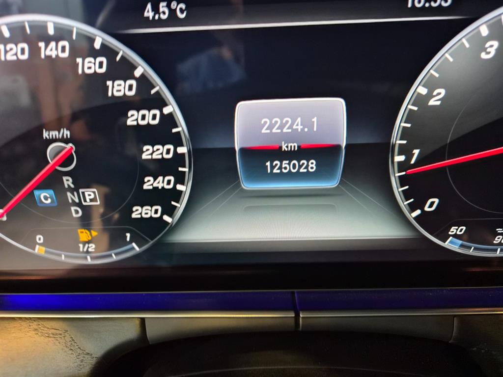 Mercedes Benz E class - Vista 12