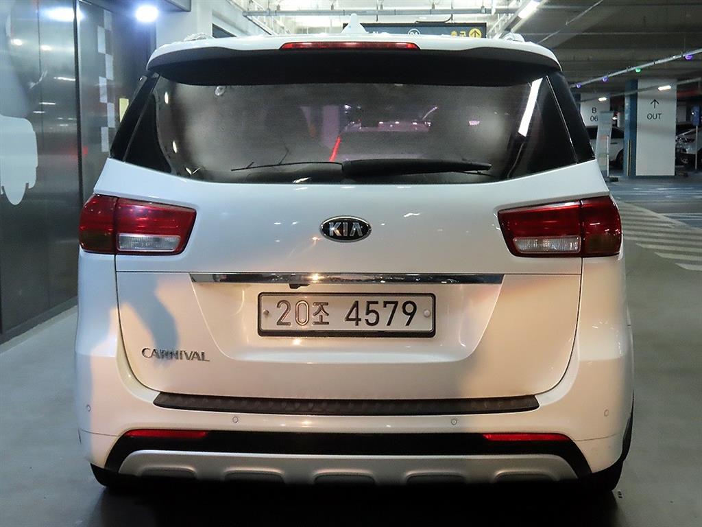 KIA Carnival - Vista 6