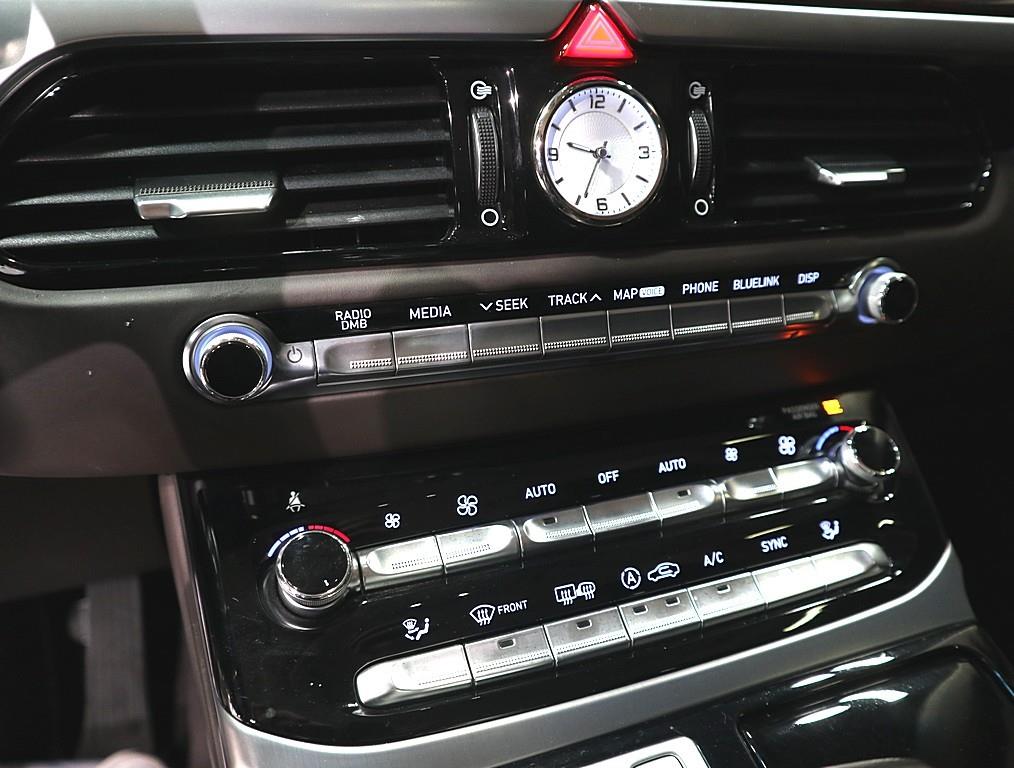 Genesis EQ900 - Vista 12