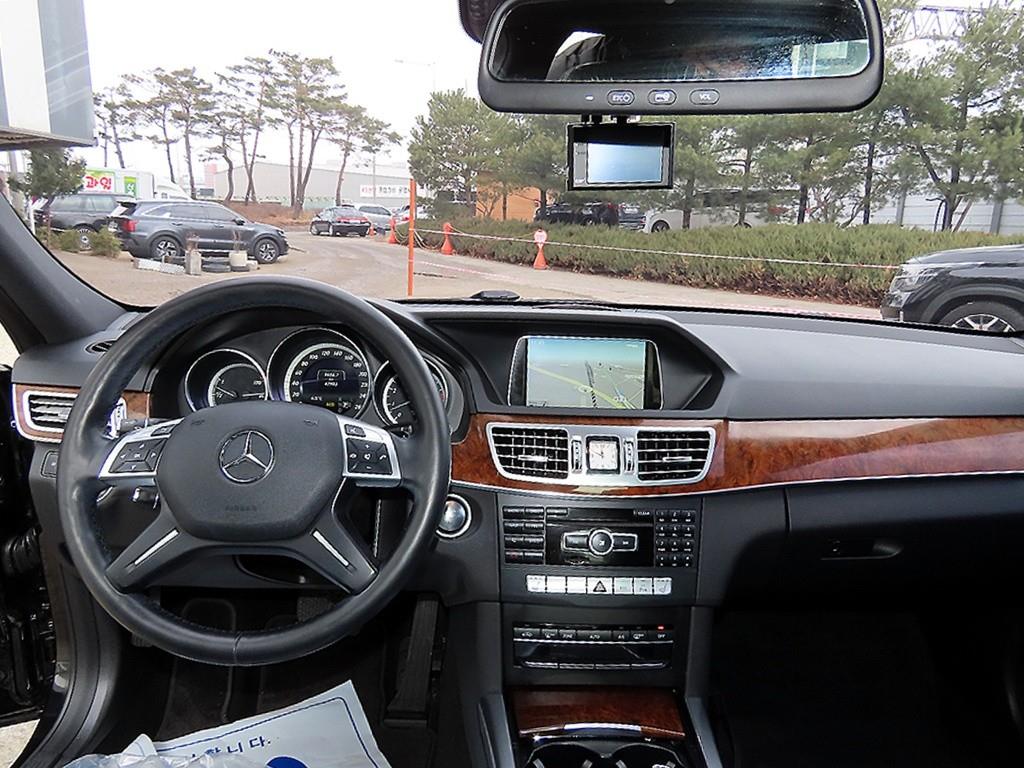 Mercedes Benz E class - Vista 7