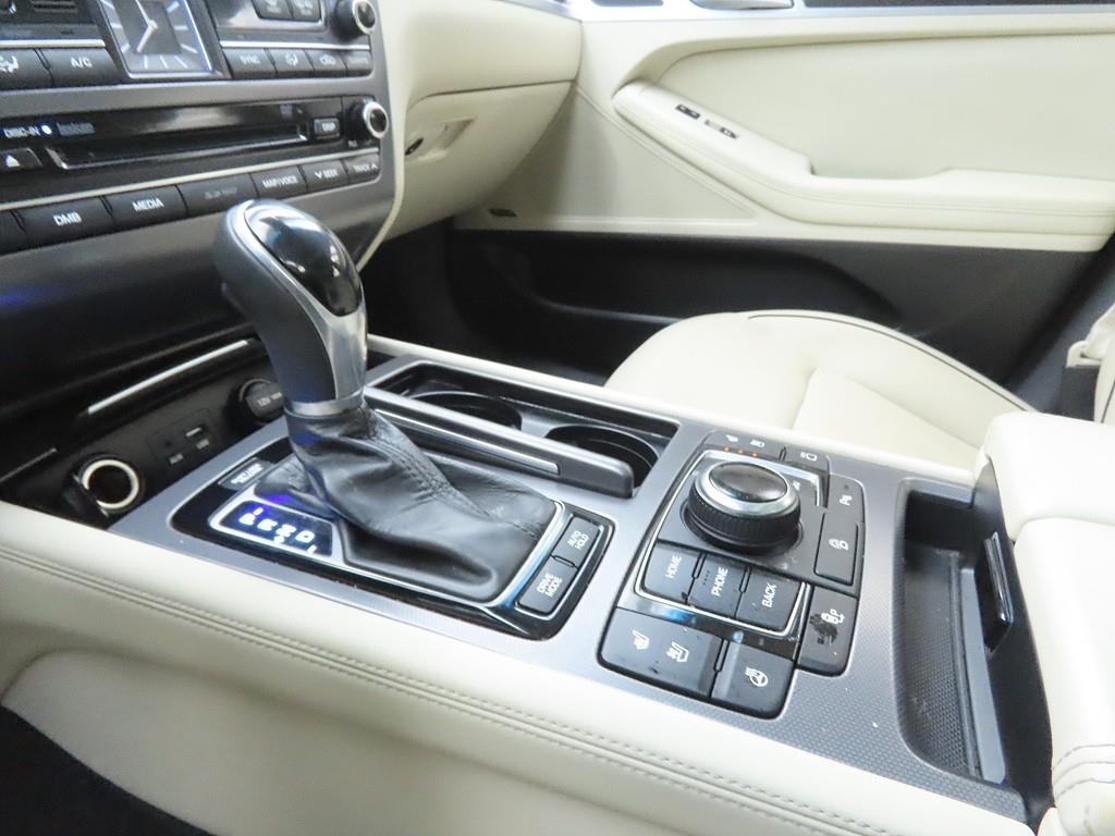 HYUNDAI Genesis - Vista 11