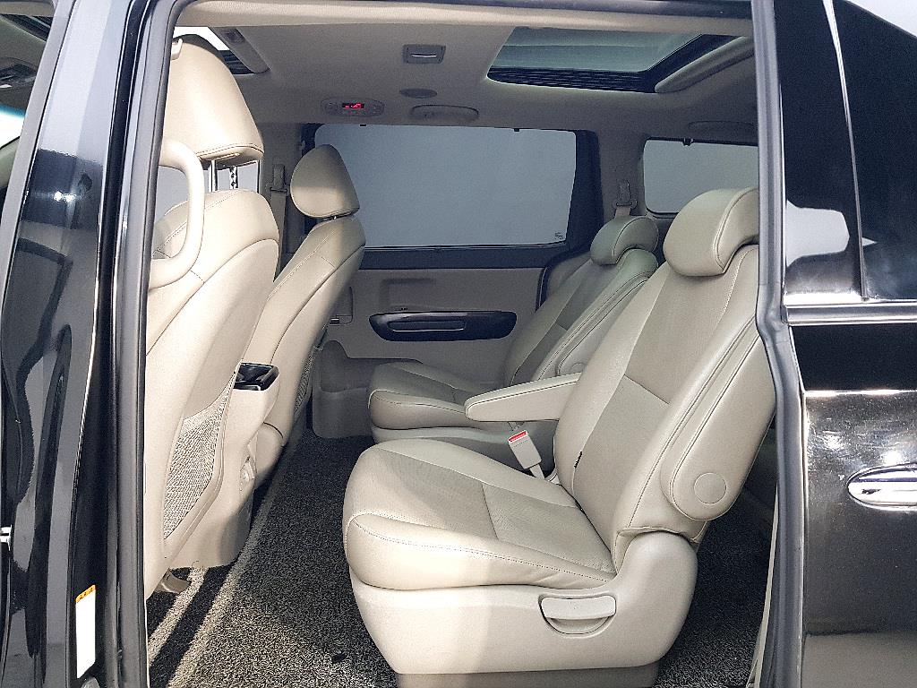 KIA Carnival - Vista 9