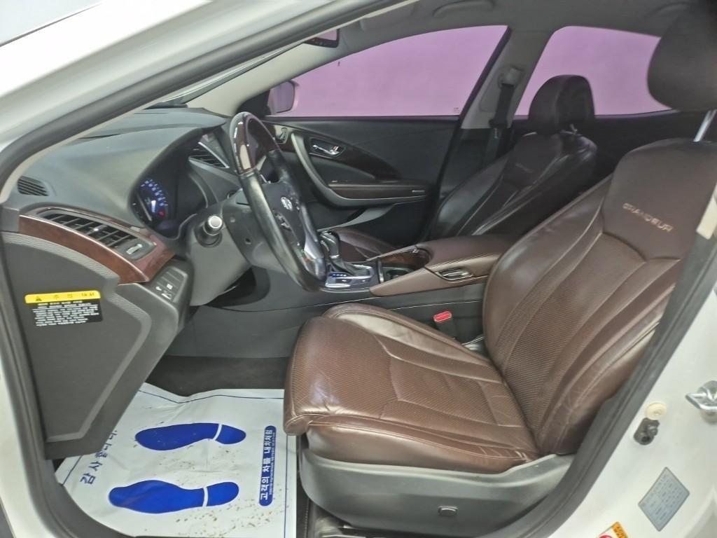 HYUNDAI Grandeur - Vista 11