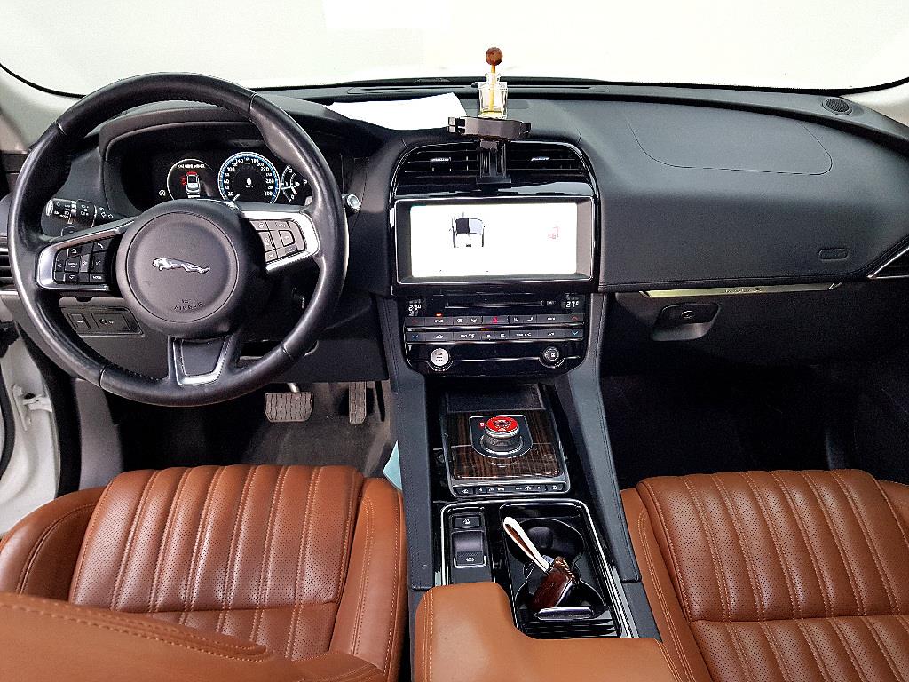 Jaguar F-PACE - Vista 5