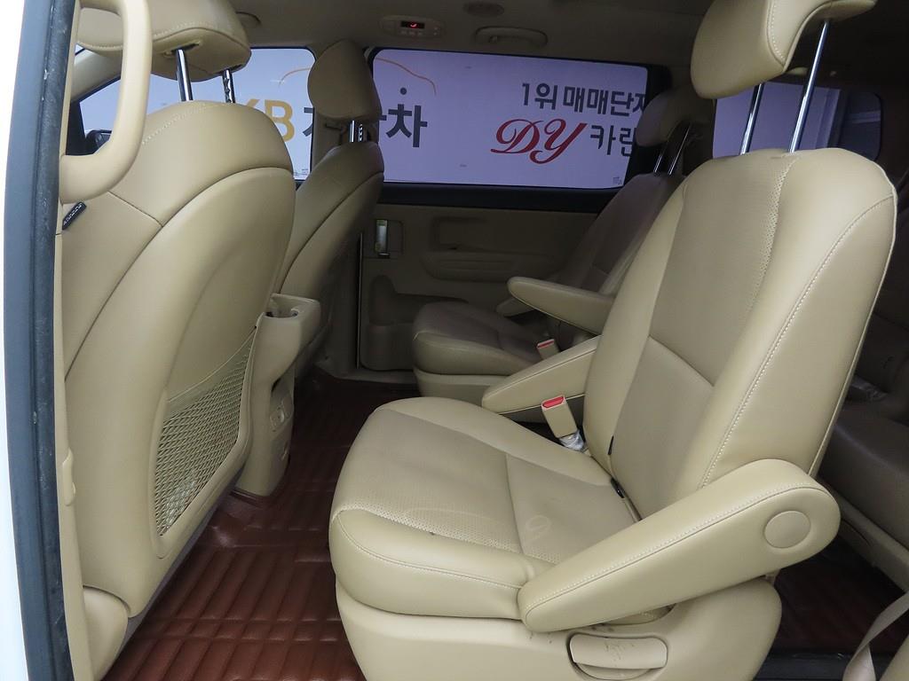 KIA Carnival - Vista 6