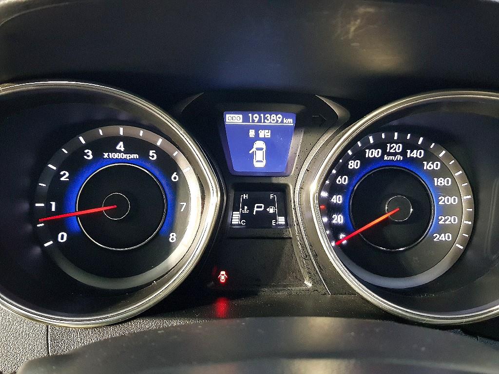 HYUNDAI Avante - Vista 7