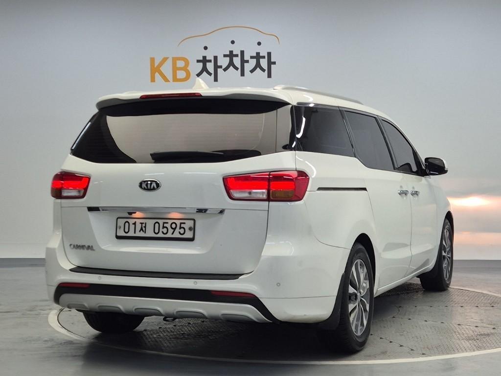 KIA Carnival - Vista 3