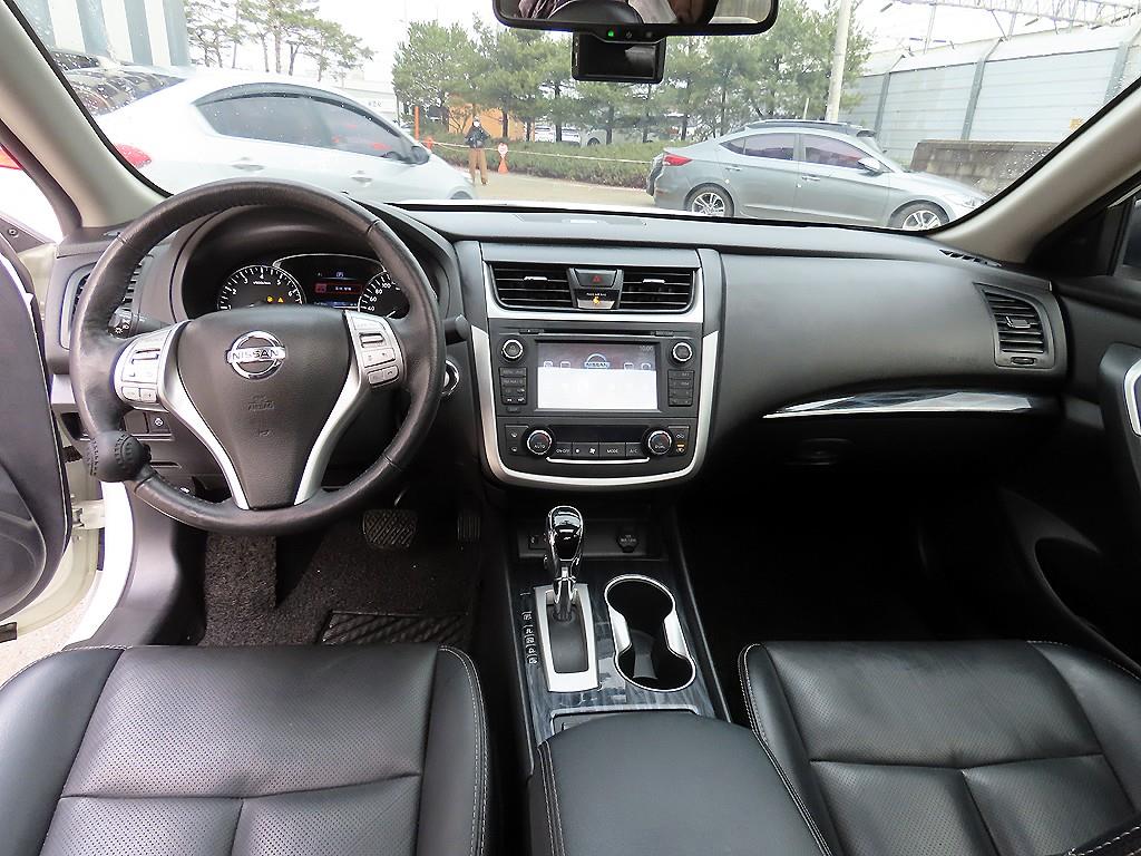 Nissan Altima - Vista 7