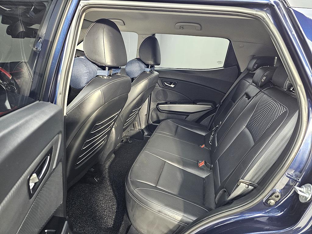 Ssangyong Tivoli - Vista 9