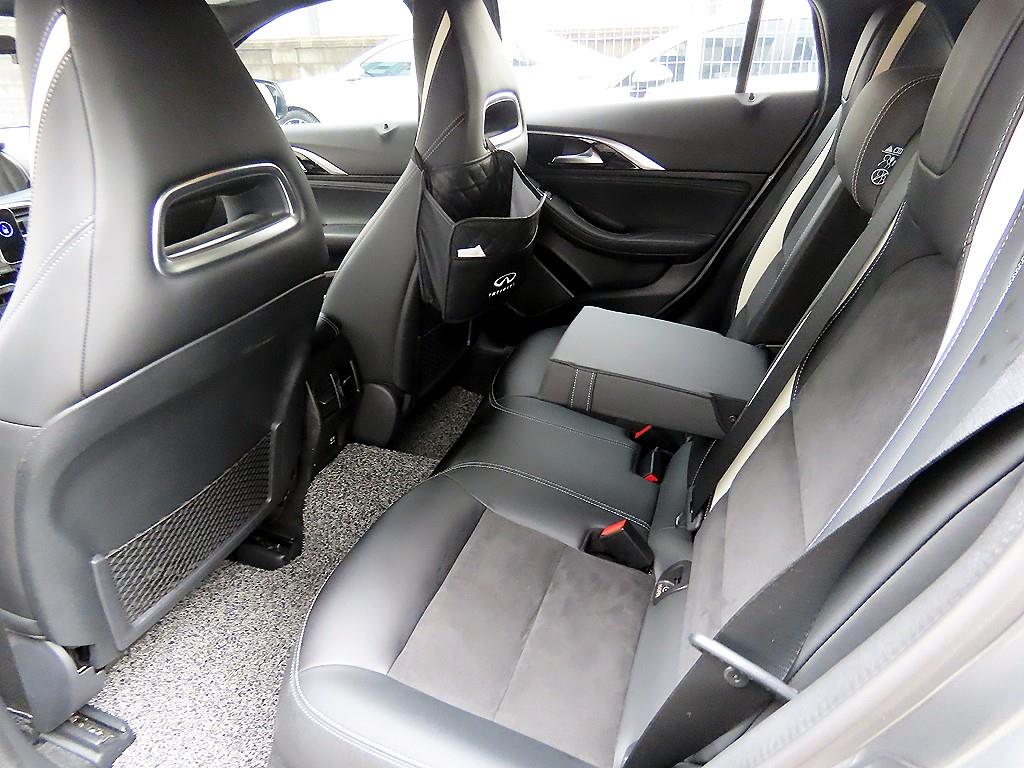 Infiniti Q - Vista 6