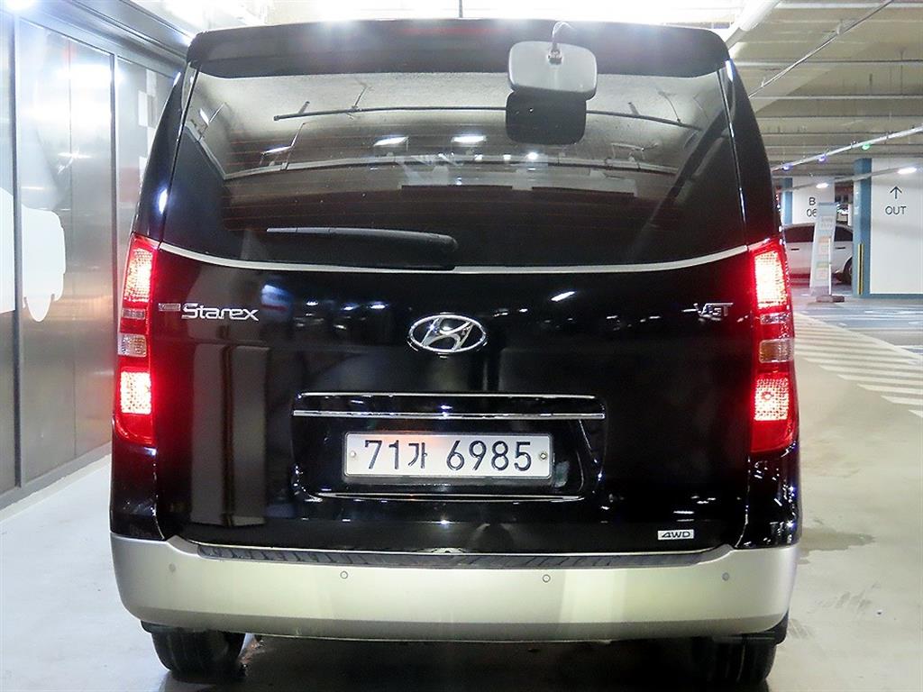 HYUNDAI Starex - Vista 5