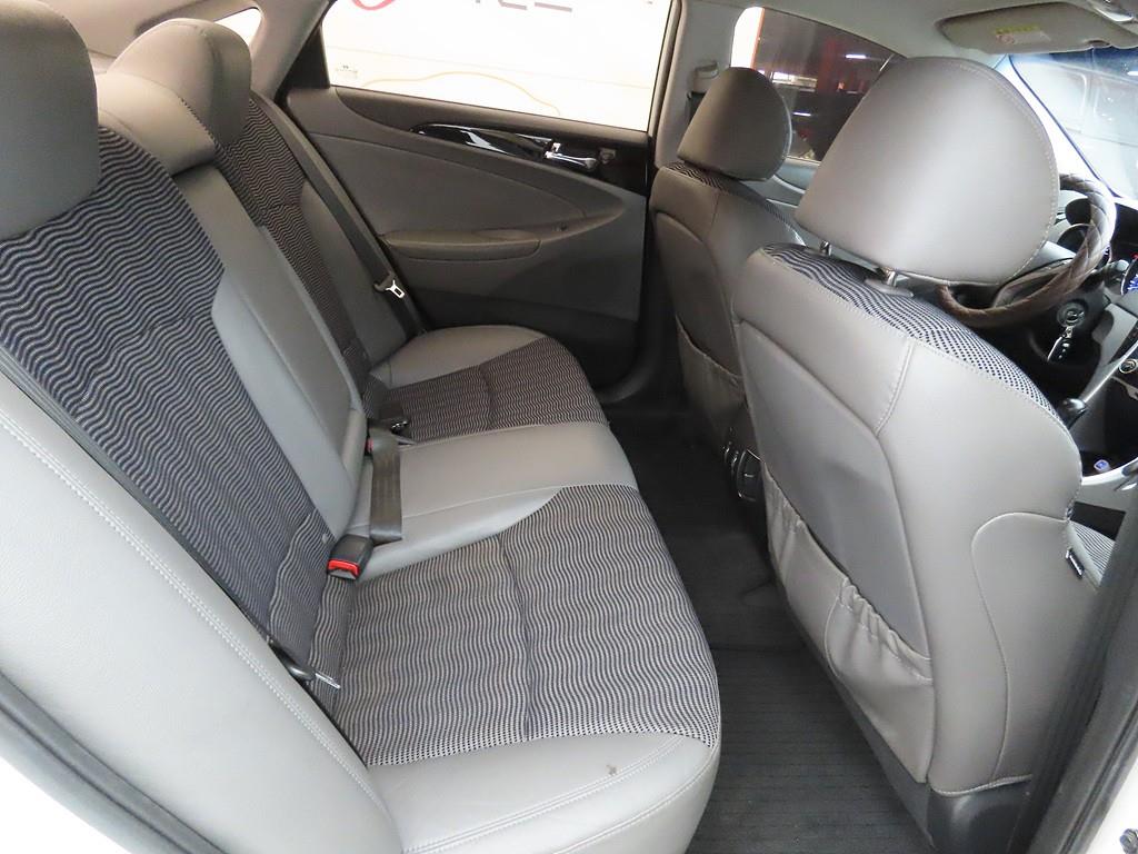 HYUNDAI Sonata - Vista 8