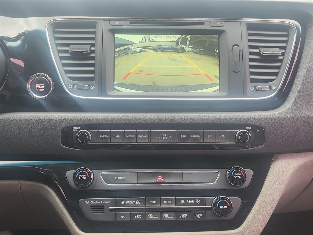 KIA Carnival - Vista 10