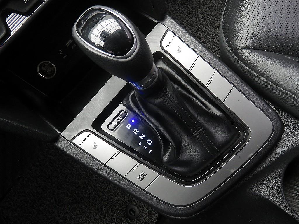 HYUNDAI Avante - Vista 12