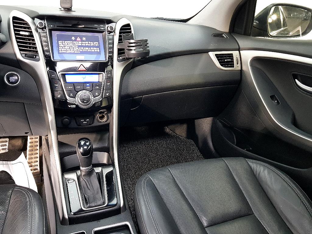 HYUNDAI i30 - Vista 10