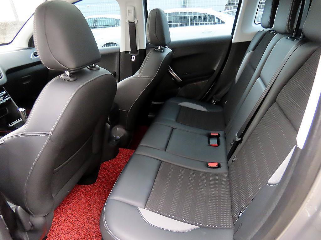 Peugeot 2008 - Vista 6