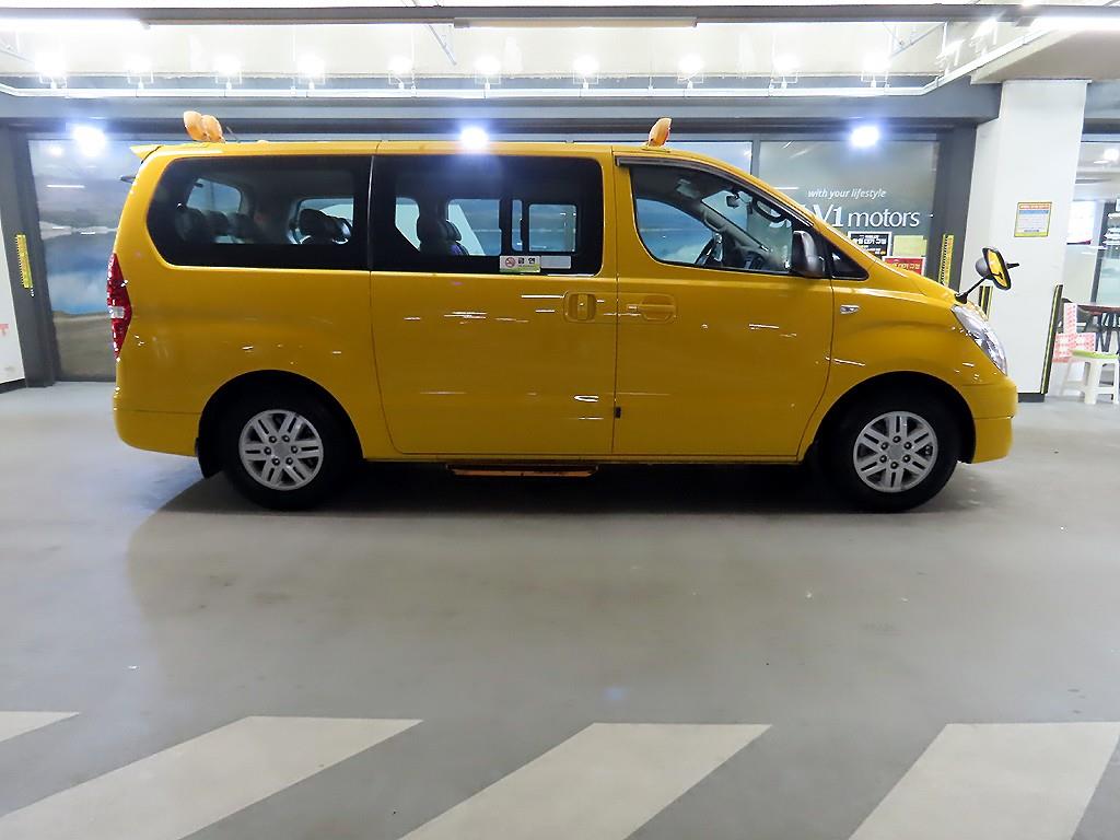 HYUNDAI Starex - Vista 3