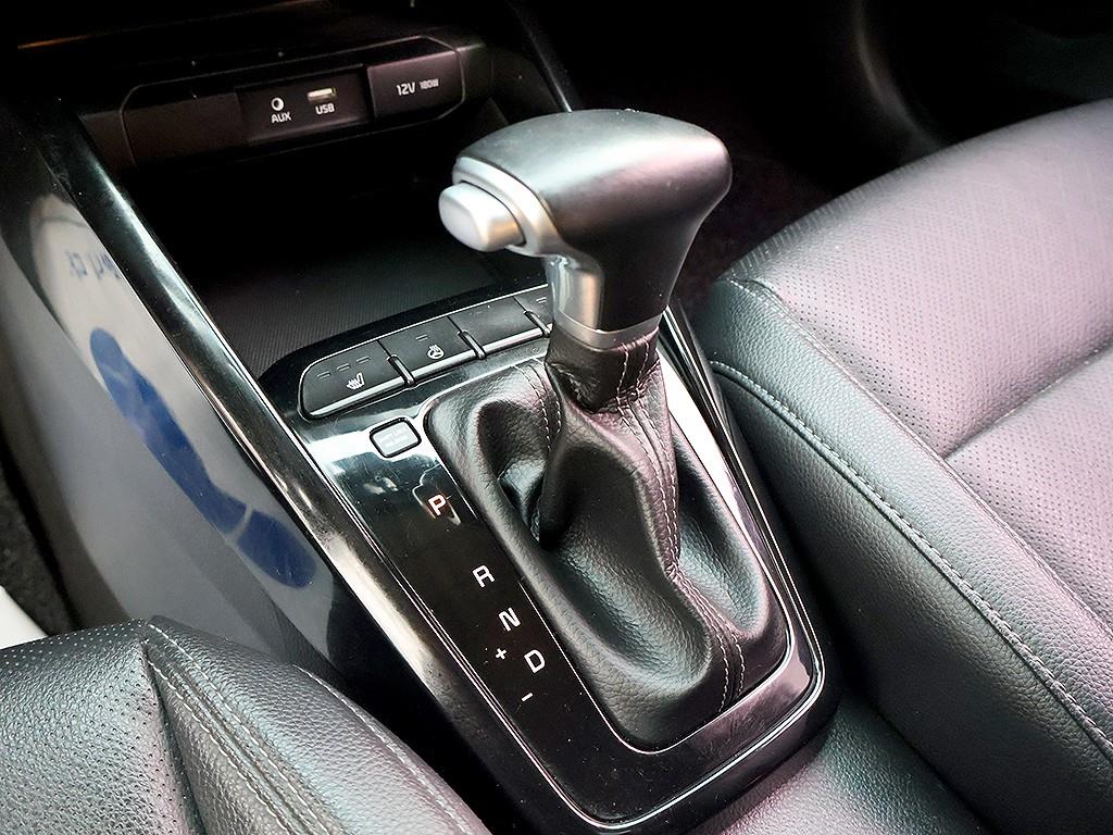 KIA Stonic 2018 Blanco - Importación desde Corea - HF Imports Iquique - Foto 7