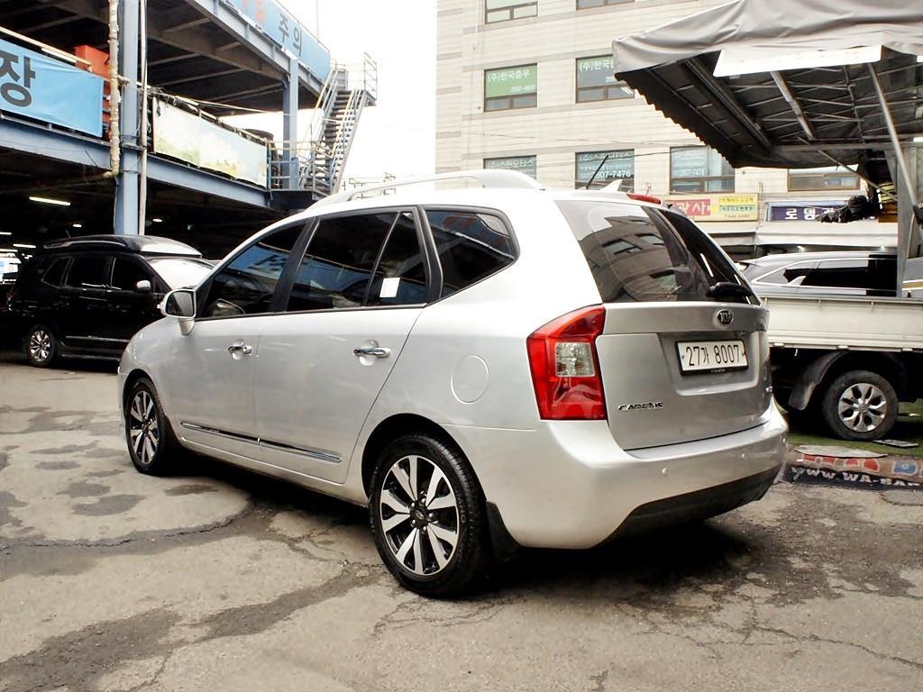 KIA Carens - Vista 7