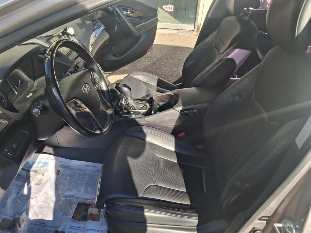 HYUNDAI Grandeur 2012 Gris - Importación desde Corea - HF Imports Iquique - Foto 18