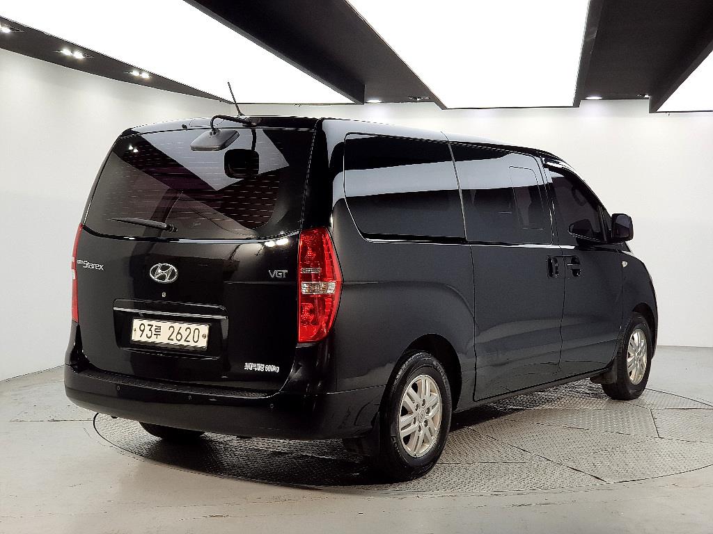 HYUNDAI Starex - Vista 4