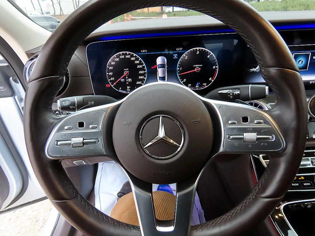 Mercedes Benz CLS Class - Vista 8