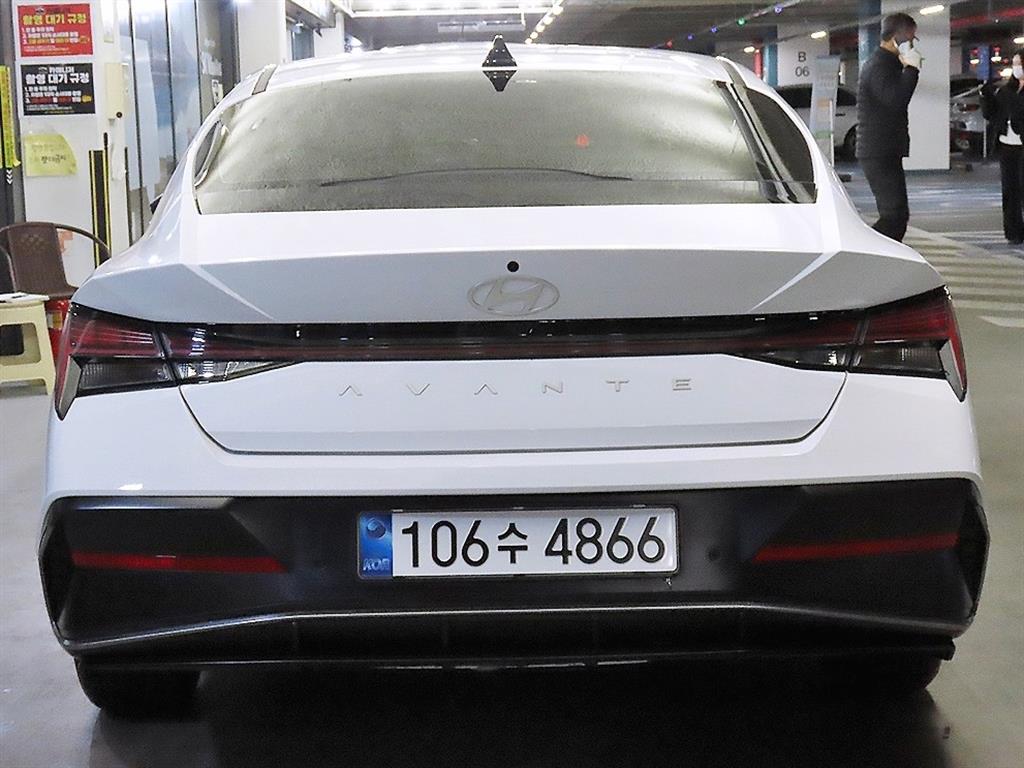 HYUNDAI Avante - Vista 5