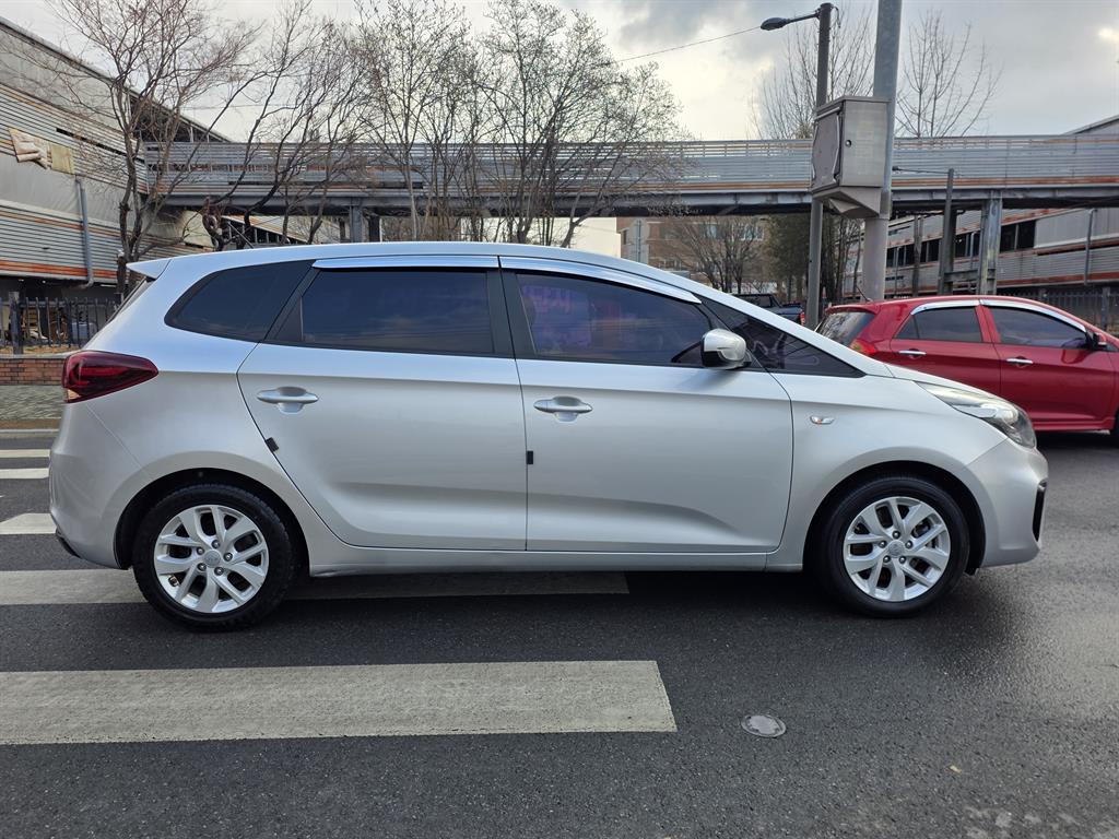 KIA Carens - Vista 4
