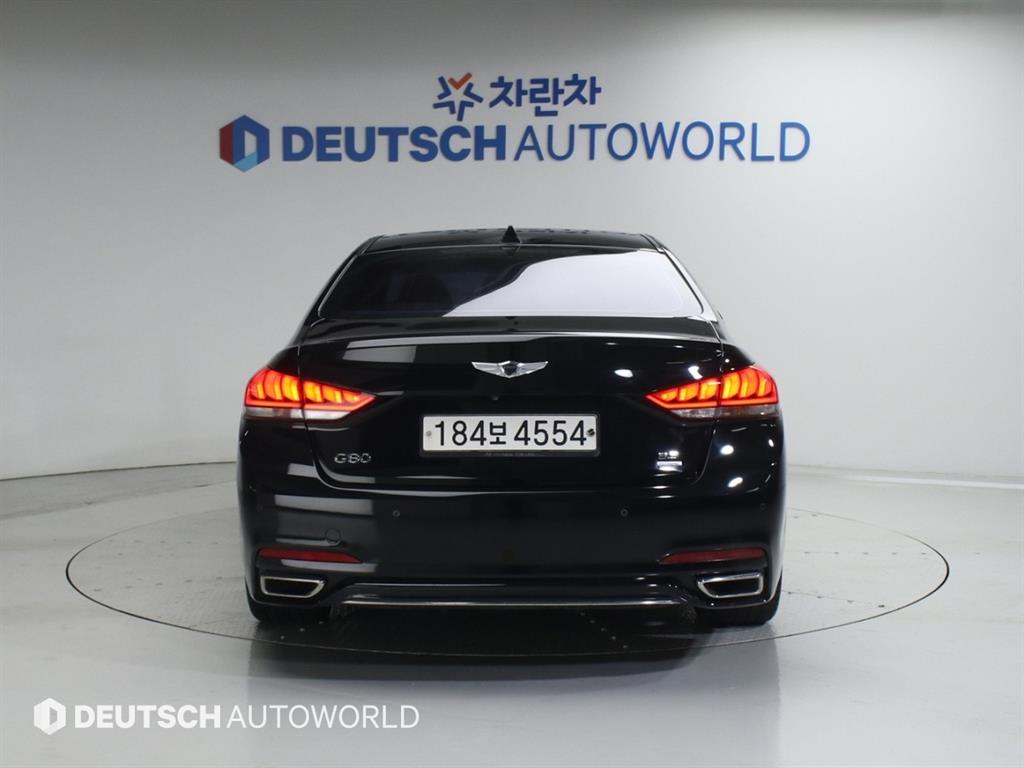 HYUNDAI Genesis - Vista 4