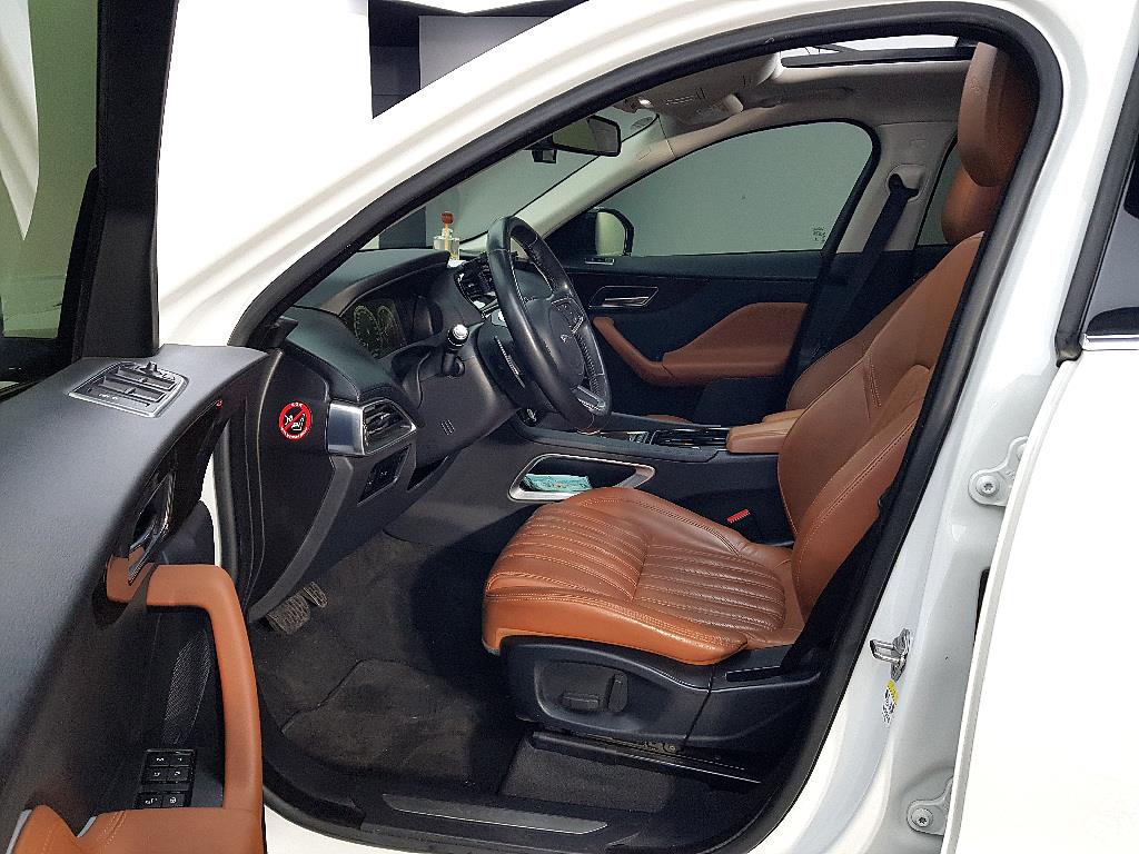 Jaguar F-PACE - Vista 8