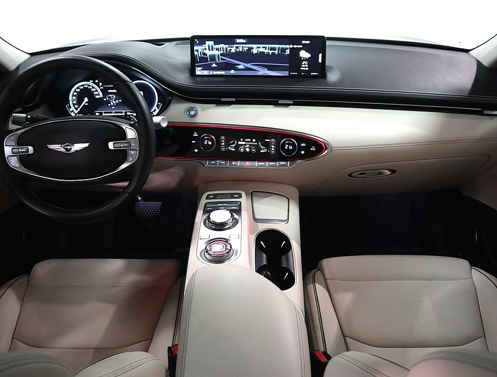 Genesis GV70 - Vista 5